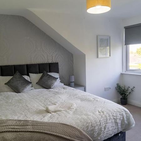 Spacious 15 Guest Home With 9 Beds In Shirley Solihull Exterior foto