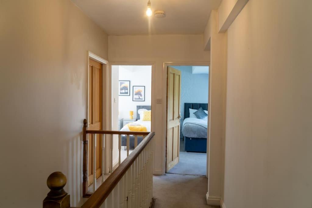 Spacious 15 Guest Home With 9 Beds In Shirley Solihull Exterior foto