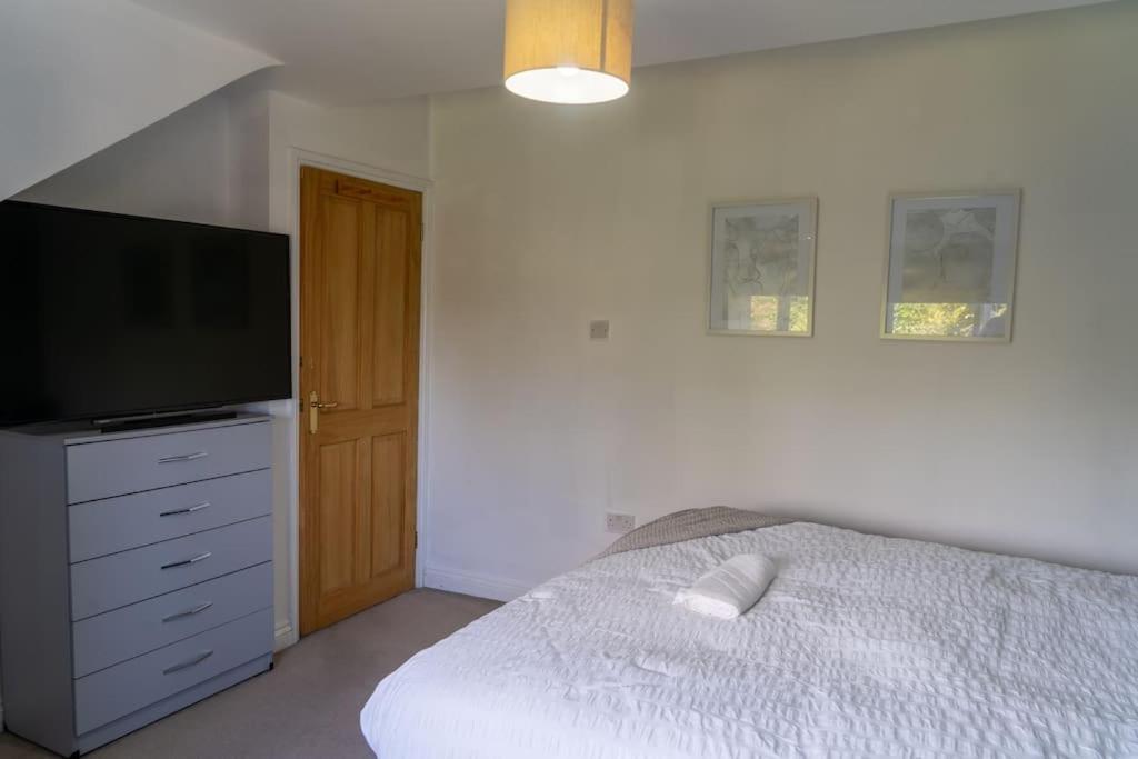 Spacious 15 Guest Home With 9 Beds In Shirley Solihull Exterior foto