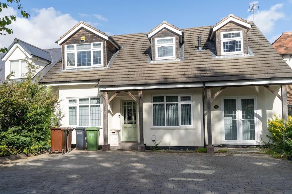 Spacious 15 Guest Home With 9 Beds In Shirley Solihull Exterior foto