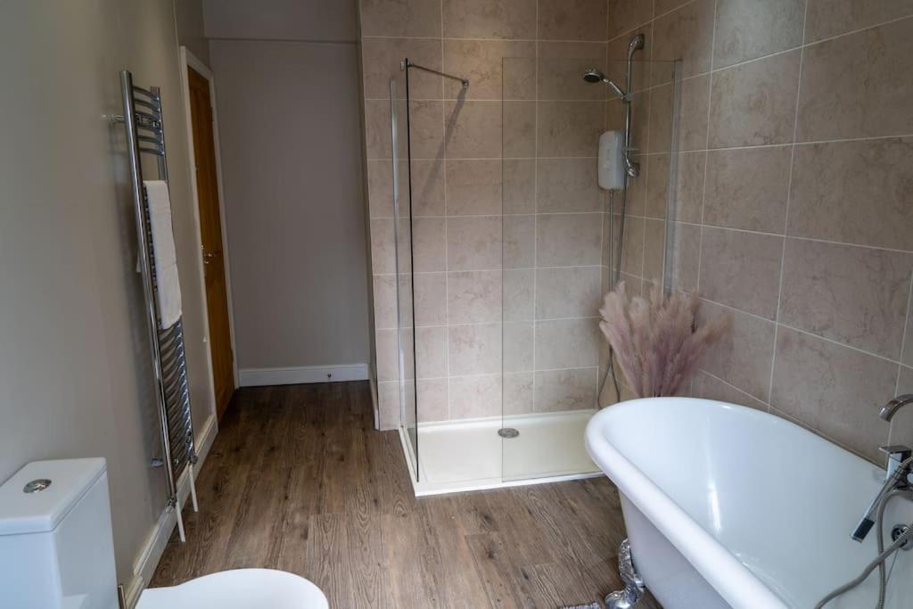 Spacious 15 Guest Home With 9 Beds In Shirley Solihull Exterior foto
